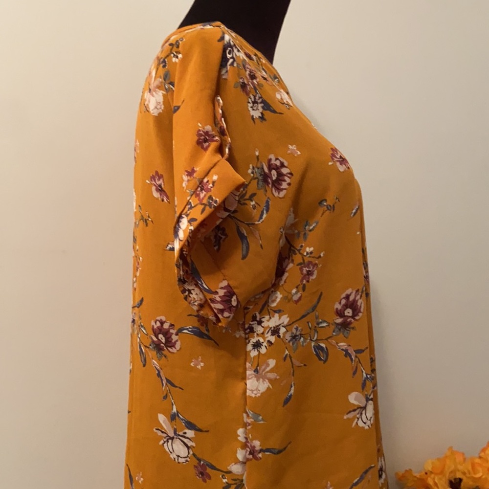 Persaya Mustard Yellow Floral Zippered Blouse with Cuffed Short Sleeves - Picture 9 of 12
